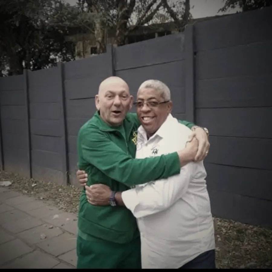 Santos ao lado do empresário Luciano Hang